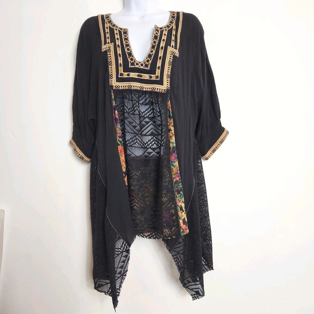 Gimmicks BKE Tunic Top Small Boho Embroidered Lace Floral Handkerchief Hem Shirt